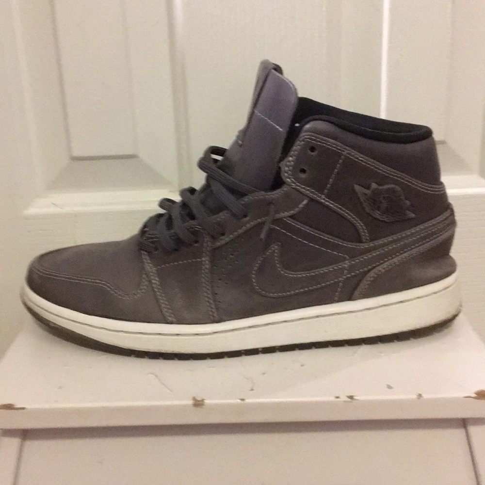 Jordan 1 Nouveau “Cool Grey” size 9.5